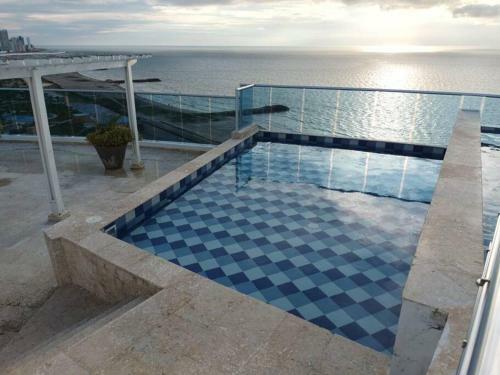 Apartamento Lovely 2-br Oceanfront Condo With Rooftop Pool