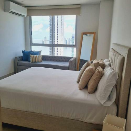 Luxury Apartment On 28th Floor - Seaview