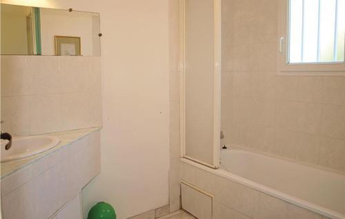 Holiday Home Pleubian 51
