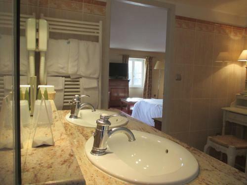 Hotel Hostellerie Du Ch�teau Des Monthairons