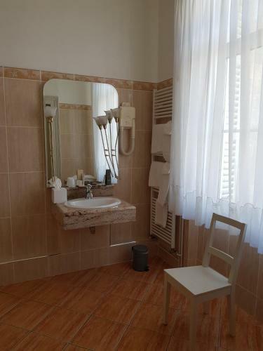 Hotel Hostellerie Du Ch�teau Des Monthairons