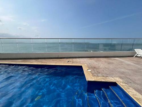 Apartamento Charming Beachfront Apt With Sea View & Pool