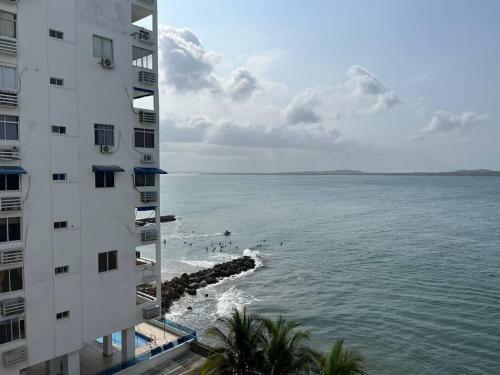 Apartamento Charming Beachfront Apt With Sea View & Pool