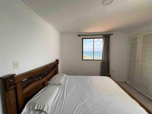 Apartamento Charming Beachfront Apt With Sea View & Pool