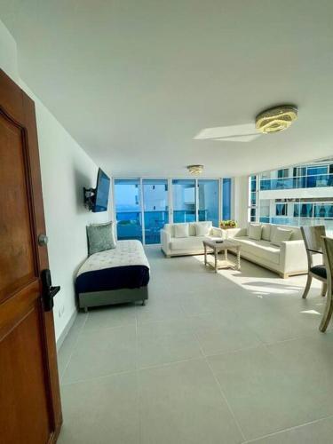 Apartamento Amplio - Vista Laguito 18c