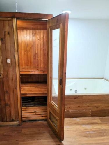 Casa Cerca Del Aeropuerto: Spa Con Sauna Y Jacuzzi