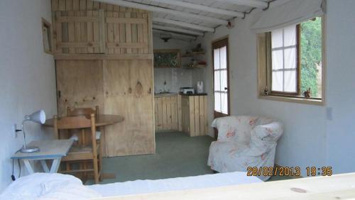 Caba�a De Adobe En Lago Rapel