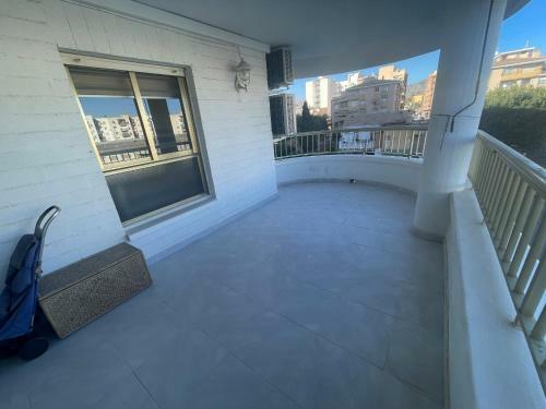 Ba12-2, Gran Apartamento Con Terraza Muy Cerca De