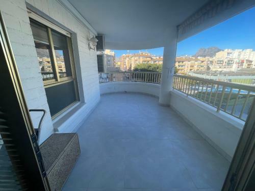 Ba12-2, Gran Apartamento Con Terraza Muy Cerca De