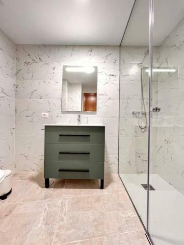 Extenso Y Relajante Apartamento