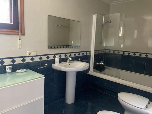 Villa Charneca, Jard�n Y Mar
