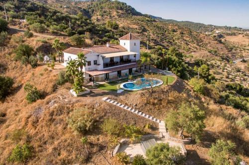 Mansion With Private Pool, Partly But Fully Private !