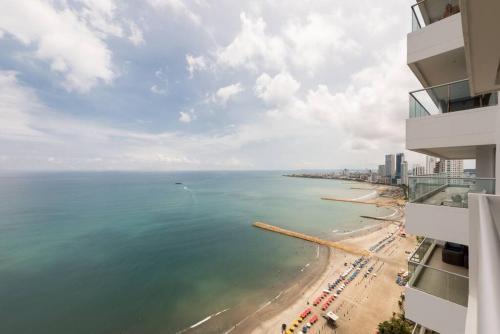 29th Floor Beachfront Apartment In Bocagrande!