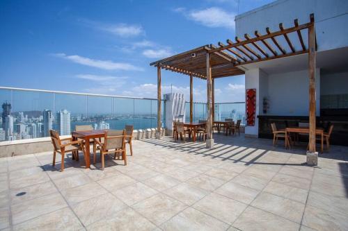 29th Floor Beachfront Apartment In Bocagrande!