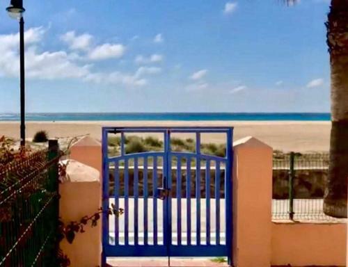 Apartamento Duplex De Dos Dormitorios Acceso Directo A La Playa