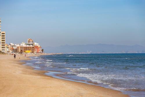 Beachfront Apartment 30min From Valencia