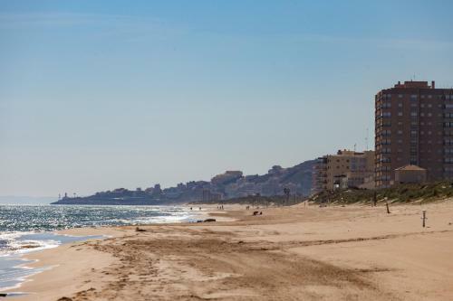 Beachfront Apartment 30min From Valencia