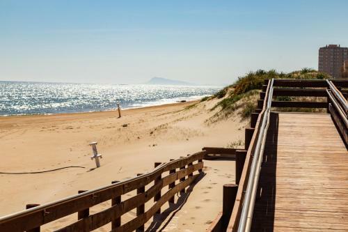 Beachfront Apartment 30min From Valencia
