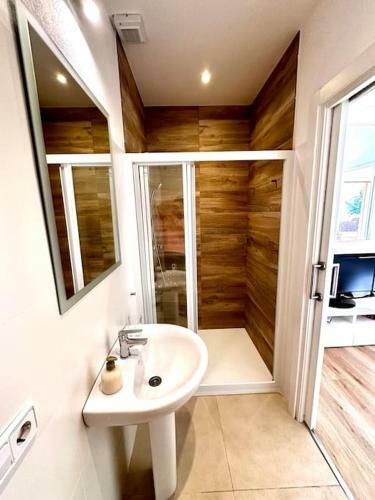 Apartamento Ground Floor With Garden, Swimming Pool And Private Parking