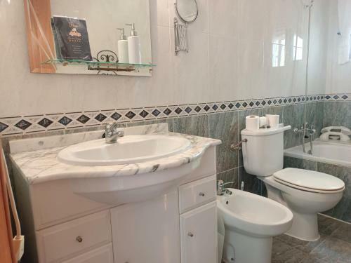 Charming Bungalow In Private Urbanization Royal Interpark