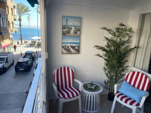 Cozy Beach Apartment With View