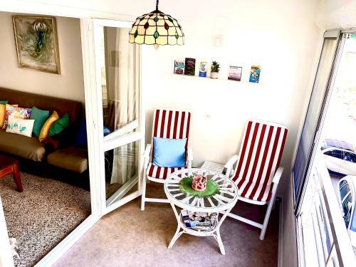 Cozy Beach Apartment With View