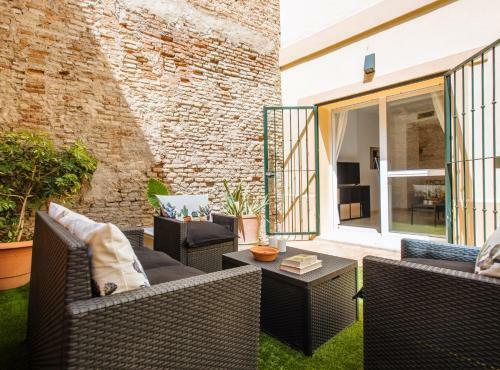 Downtown Apartment With Garden