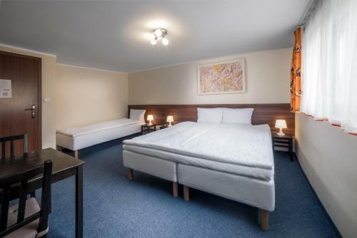 Hostal Gim Apartments