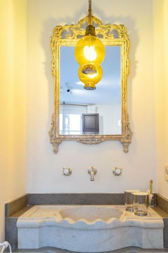 Real Casa De La Moneda Deluxe Apartments