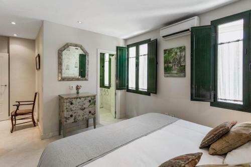Fam Sevillian Townhouse