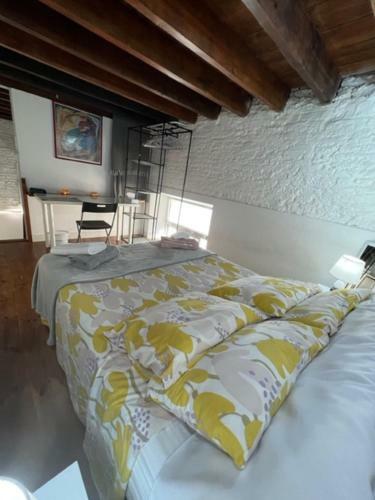 Airbhouse Private Rooms & Apartments
