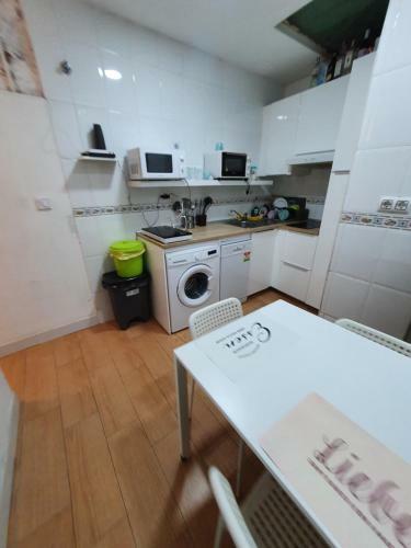Airbhouse Private Rooms & Apartments