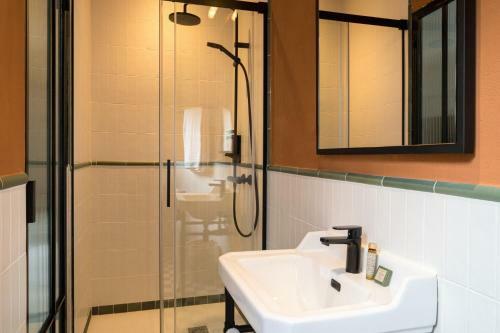 The Honest Hotel