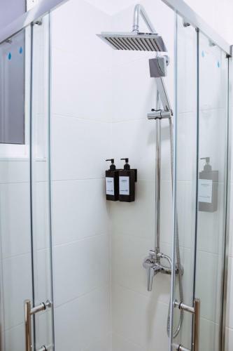 Triana Riverside Guesthouse