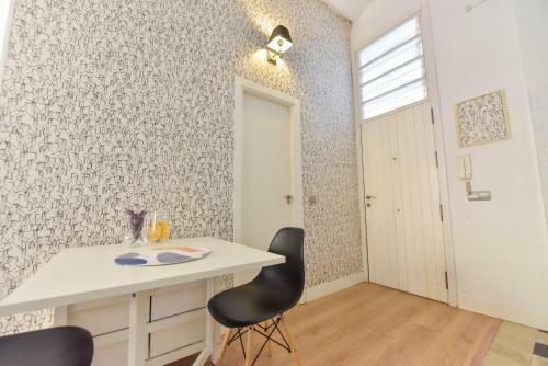 New! Bohemian Center Apartment