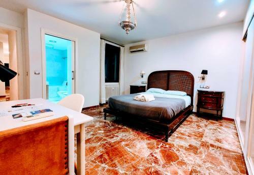 Habitaci�n Doble Con Ba�o Privado En El Centro De Sevilla