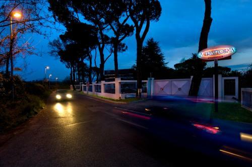 Hostal La Dependance Hotel La Trattoria
