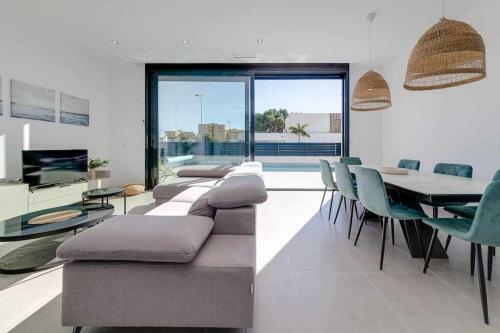 Magn�fica Villa Con Piscina Climatizada