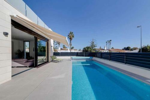 Magn�fica Villa Con Piscina Climatizada