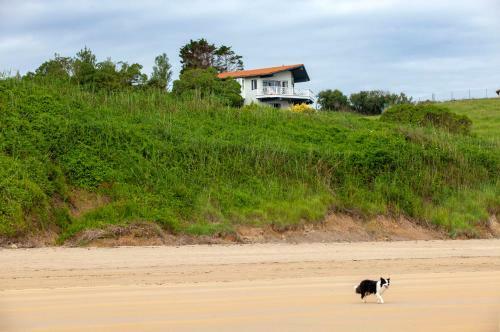 Casa De Cuento En La Playa De Oyambre, Al Lado De Comillas