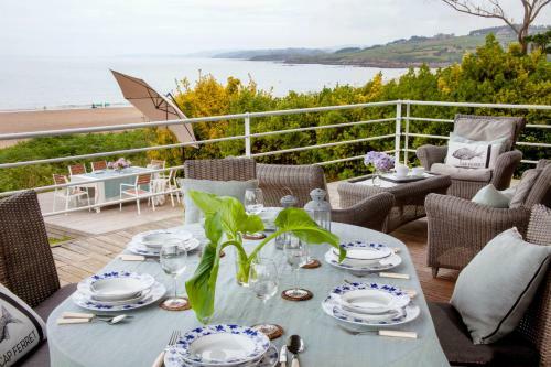 Casa De Cuento En La Playa De Oyambre, Al Lado De Comillas