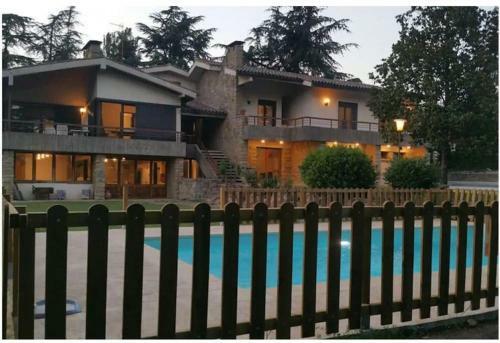 Fant�stico Chalet Para Familias Y Grupos