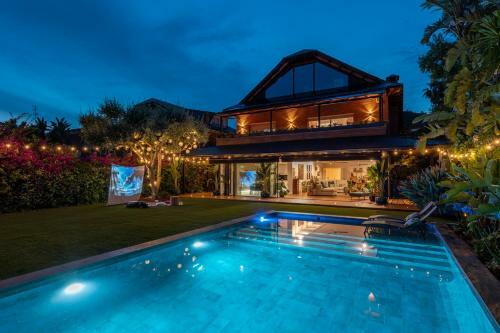 Villa Barcelona�s Tropical Oasis