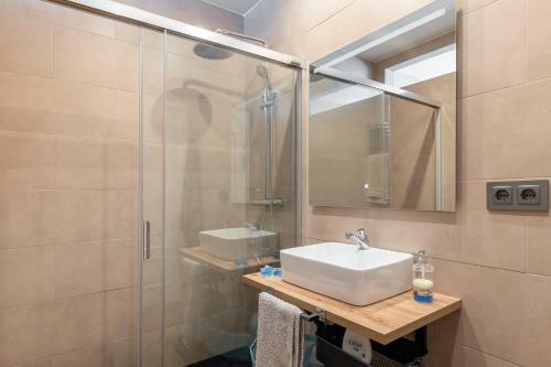 Villa Barcelona�s Tropical Oasis