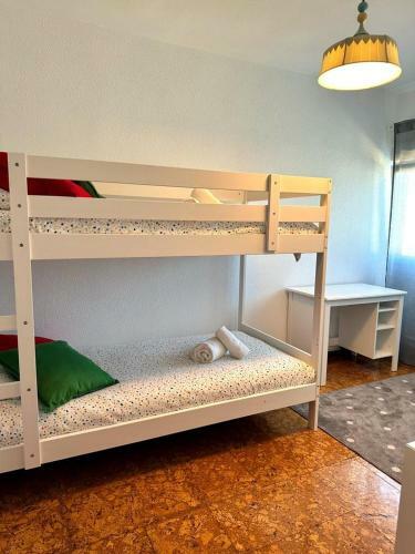 Apartamento Piso Soleado, Pr�ximo Al Centro, 8 Plazas Y F�cil Aparcamiento