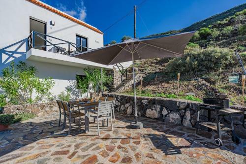 Cliff Haven Sea View Apartment - Adults Only