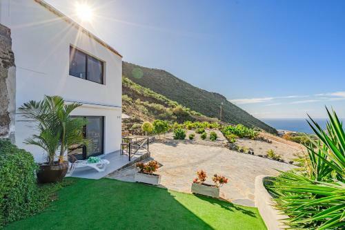 Cliff Haven Sea View Apartment - Adults Only