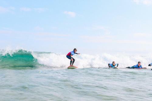 Hostal Escuela De Surf Waves Sound