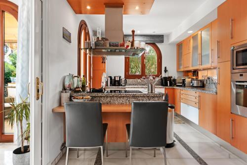 Villa Breathtaking Mansion With Pool - Ref 85