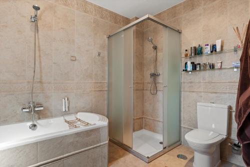 Villa Breathtaking Mansion With Pool - Ref 85